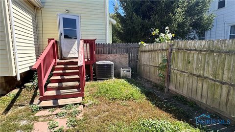 Tiny photo for 4623 Lewis Avenue, Toledo, OH 43612 (MLS # 6136571)