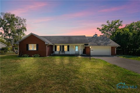 Photo of 706 Waite Avenue, Maumee, OH 43537 (MLS # 6135819)