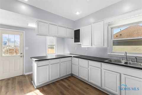 Tiny photo for 1418 Mott Avenue, Toledo, OH 43605 (MLS # 6136478)