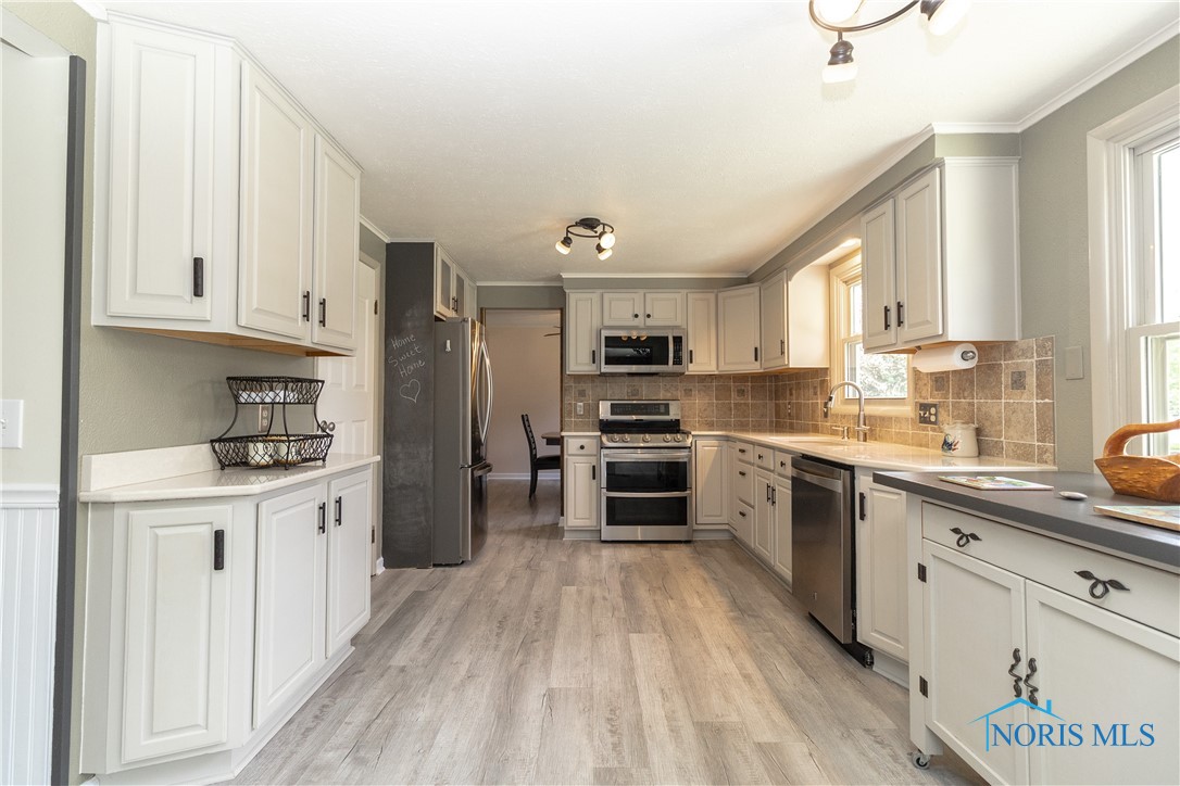 843 Colonial Court