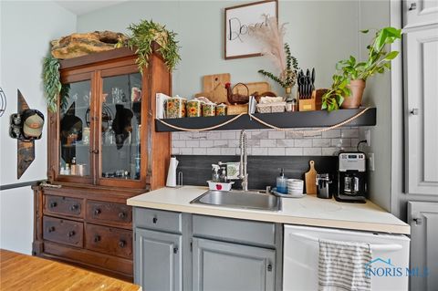 Tiny photo for 602 Liberty Street, Findlay, OH 45840 (MLS # 6136604)