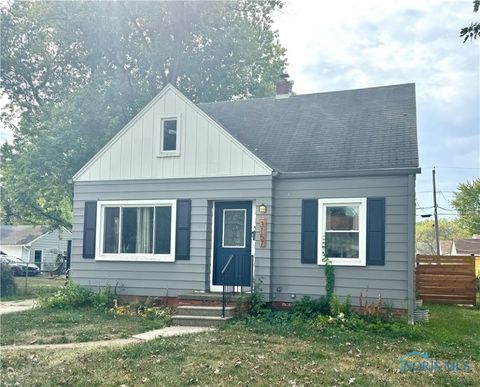 Photo of 3157 Strathmoor Avenue, Toledo, OH 43614 (MLS # 6136252)