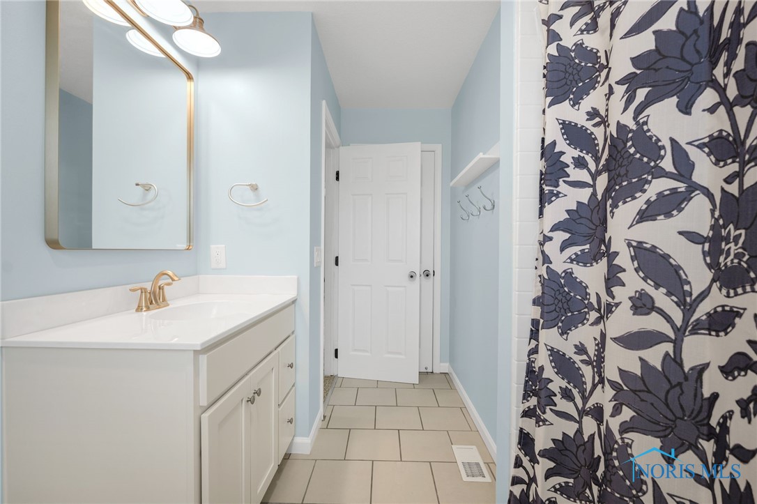 7060 Joannes Way, Maumee, Ohio image 30
