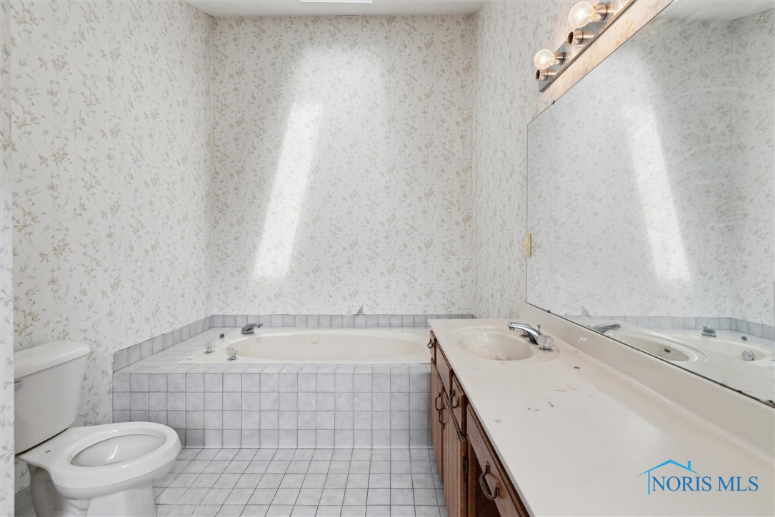 2560 Sequoia Drive, Toledo, Ohio image 40