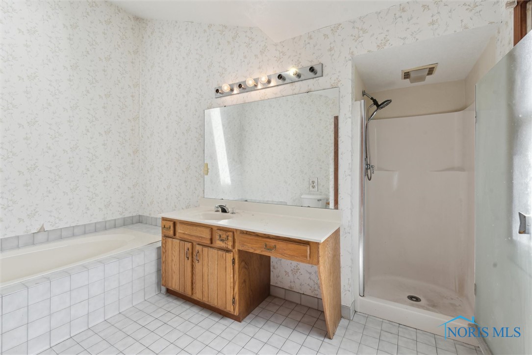 2560 Sequoia Drive, Toledo, Ohio image 39