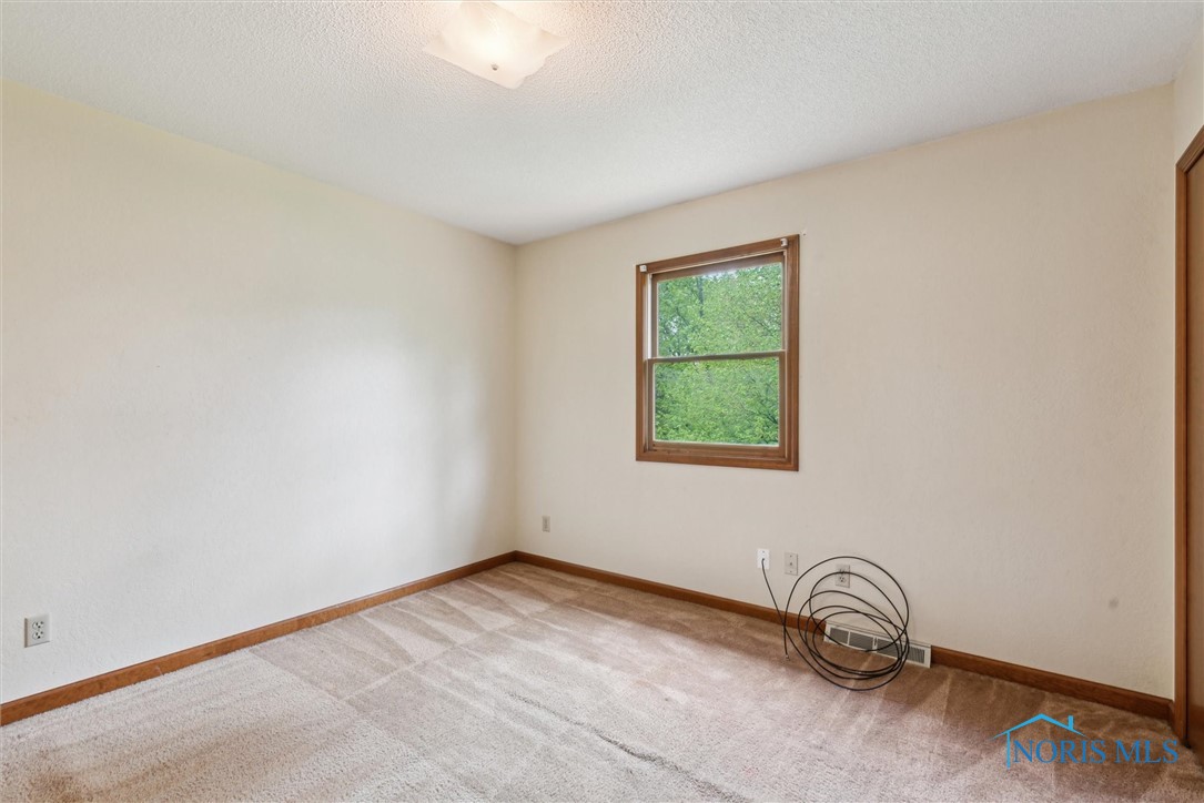 2560 Sequoia Drive, Toledo, Ohio image 34