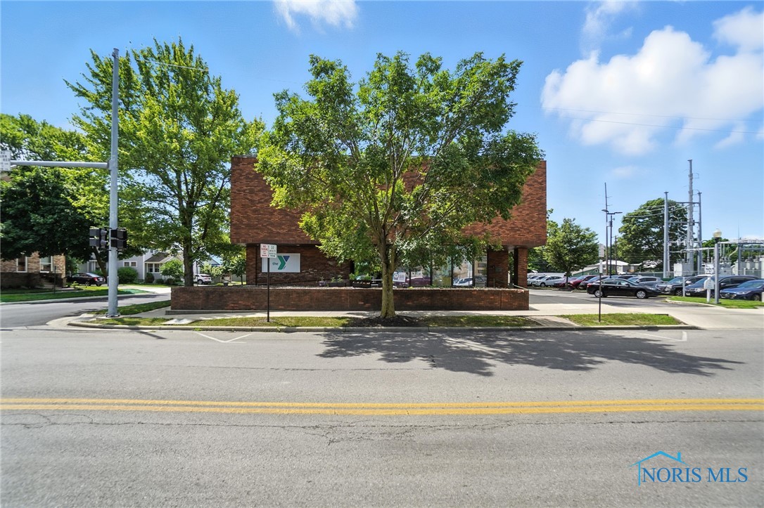 231 E Lincoln Street