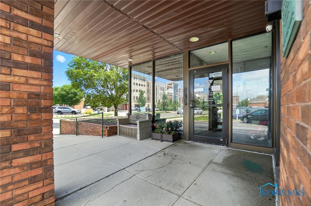 231 E Lincoln Street