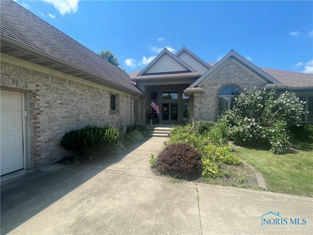 758 Creekside Drive, Rossford, Ohio image 3