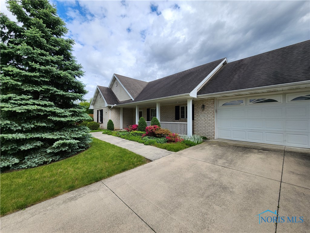 556 Becklee Drive, Napoleon, Ohio image 2