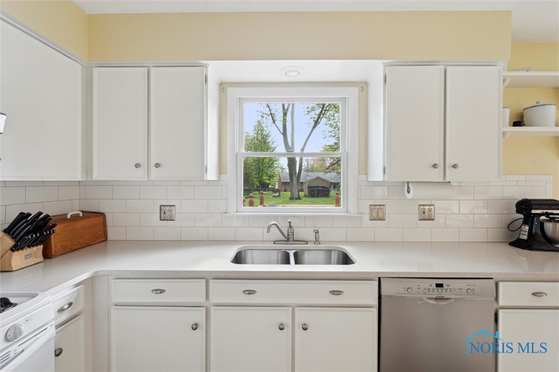 4734 Wickford Drive, Sylvania, Ohio image 13