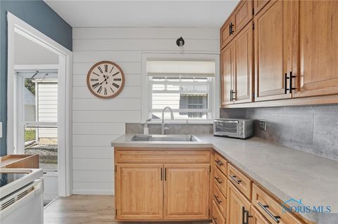 Tiny photo for 3214 Escott Avenue, Toledo, OH 43614 (MLS # 6136839)