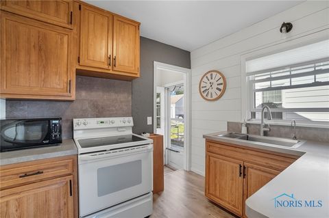 Tiny photo for 3214 Escott Avenue, Toledo, OH 43614 (MLS # 6136839)