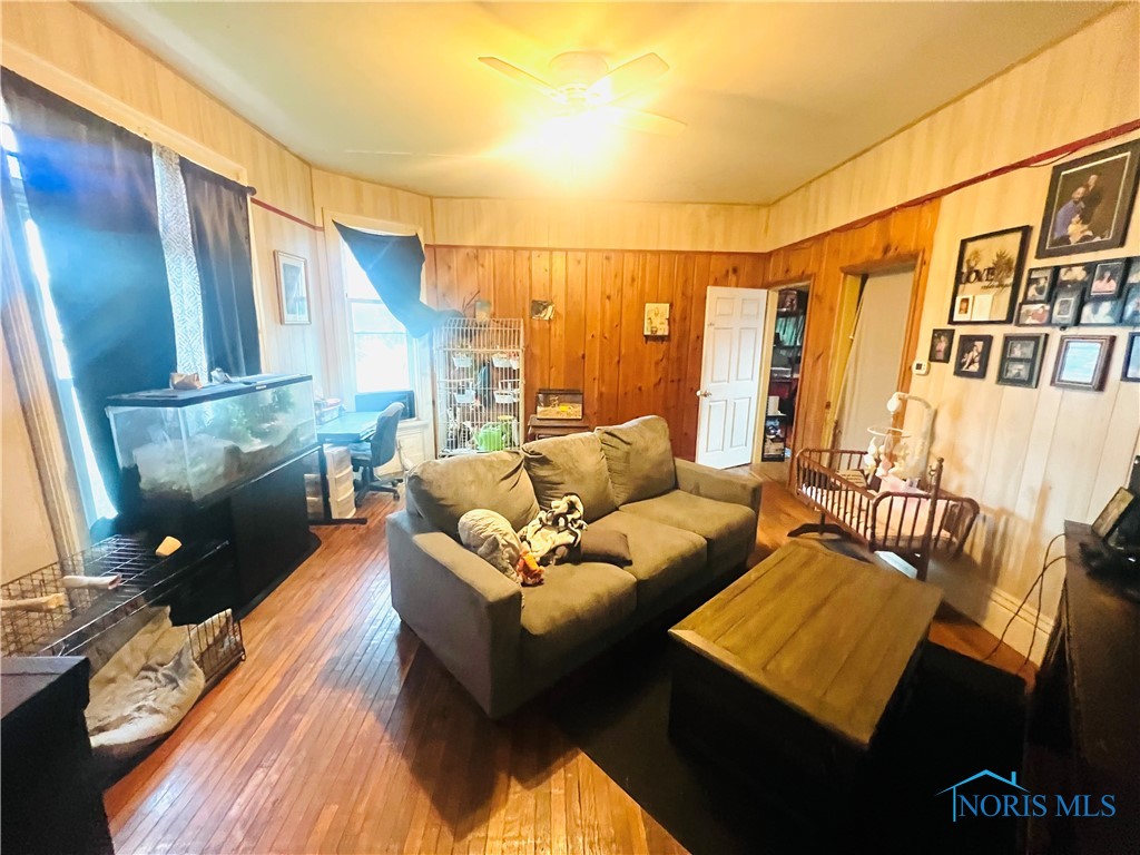221&221 1/2 S 7th Street