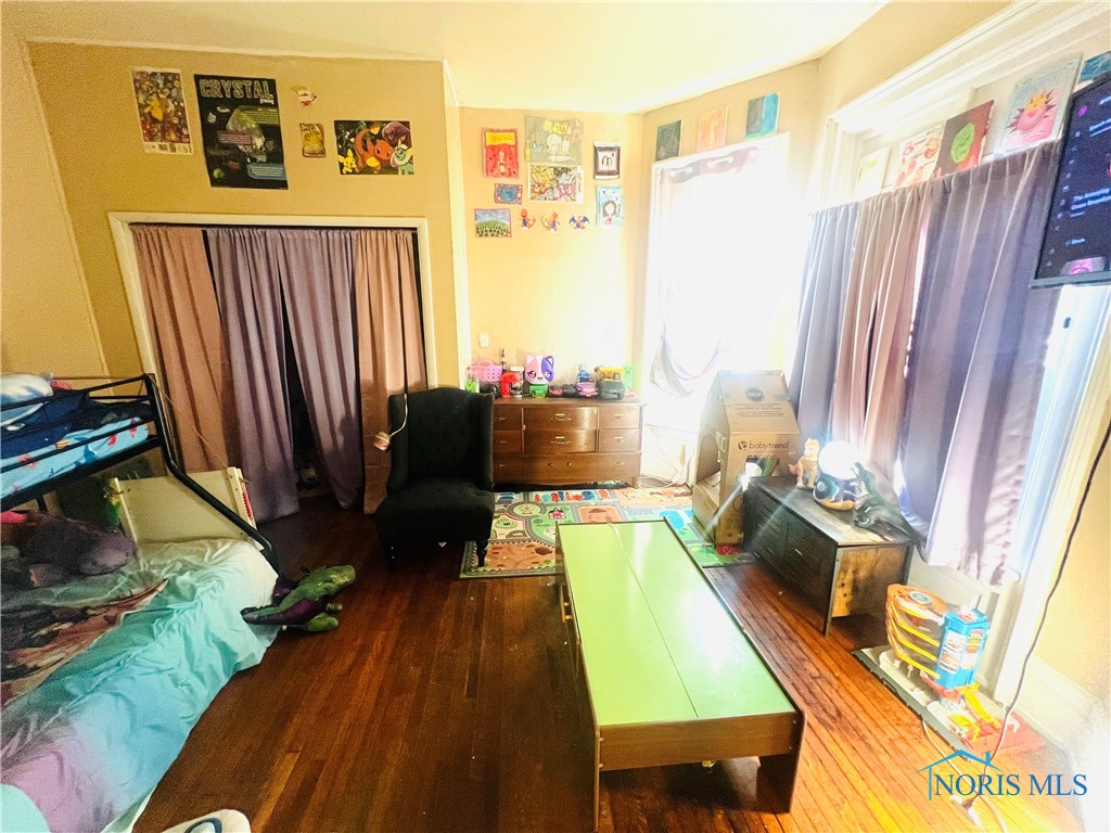 221&221 1/2 S 7th Street
