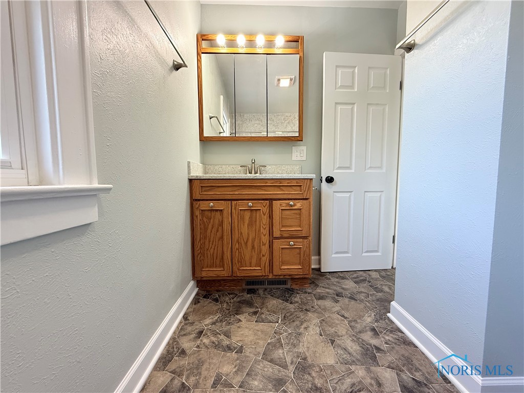2249 Castlewood Drive, Toledo, Ohio image 20