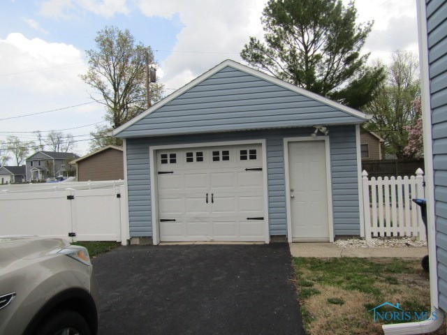 2042 Woodcrest Drive, Oregon, Ohio image 4