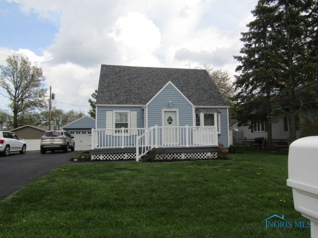 2042 Woodcrest Drive, Oregon, Ohio image 1