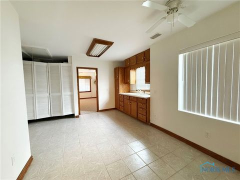 Tiny photo for 1324 N Union Street, Fostoria, OH 44830 (MLS # 6136336)