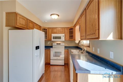 Tiny photo for 1927 BORDEAUX RUE, Northwood, OH 43619 (MLS # 6136605)