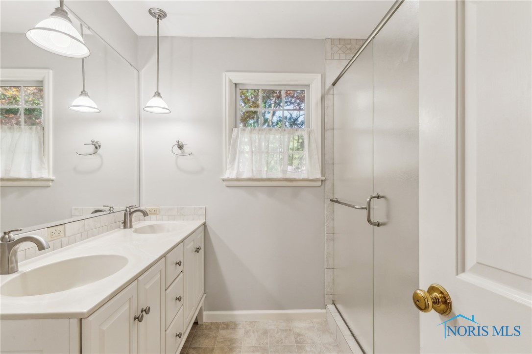 Findlay, Ohio 45840, United States, 3 Bedrooms Bedrooms, ,3 BathroomsBathrooms,Residential,Active,153712