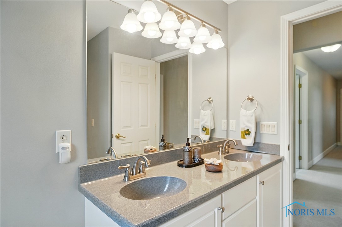 7433 Valhalla Drive, Maumee, Ohio image 32