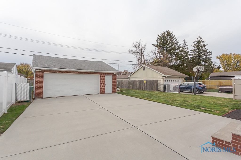 153 Windsor Drive, Rossford, Ohio image 37