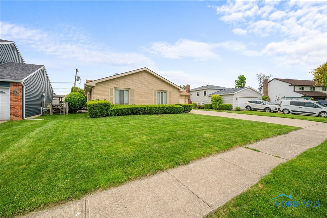 2659 Coveview Drive, Toledo, Ohio image 2