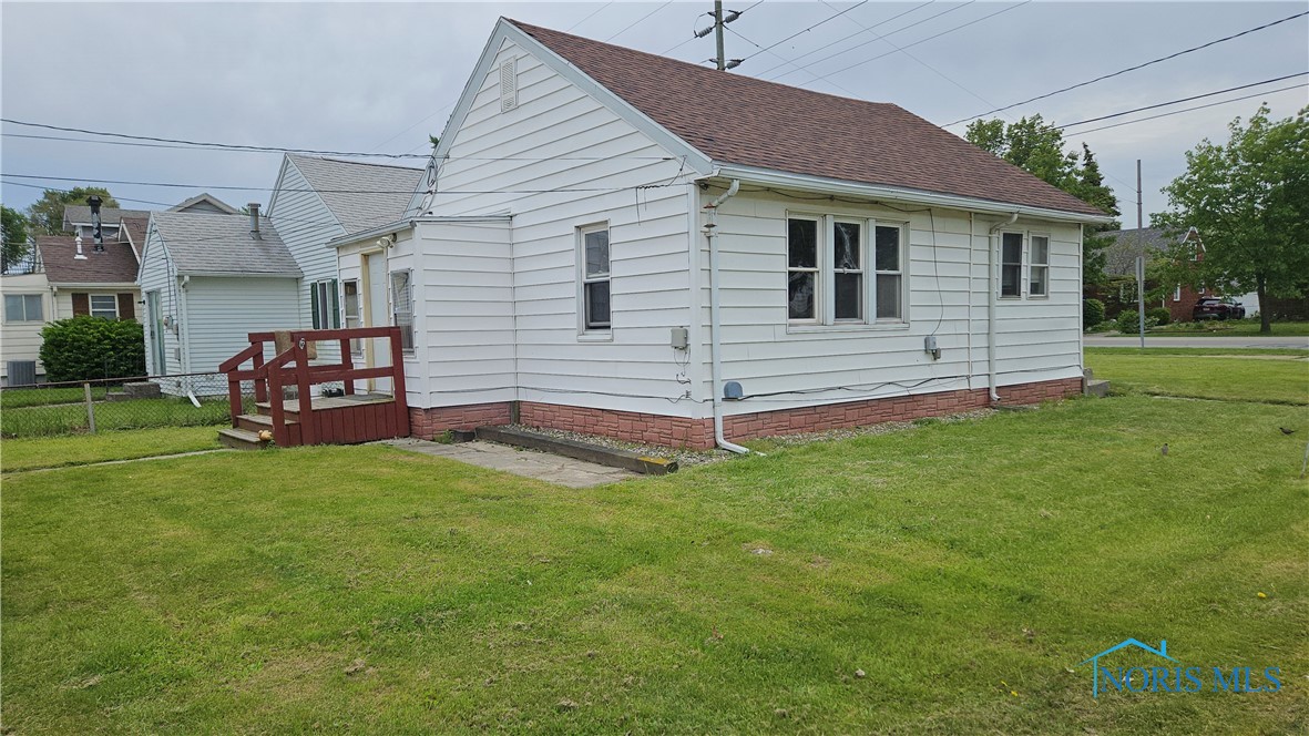 2701 Starr Avenue, Oregon, Ohio image 1