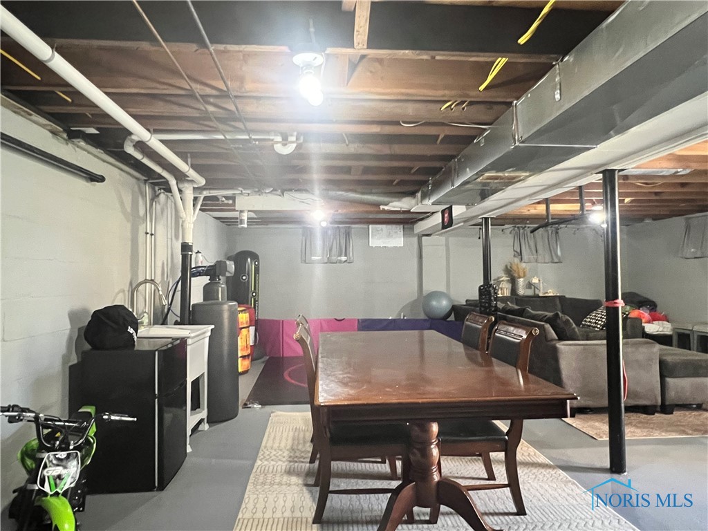 140 E Davis Street, Tiffin, Ohio image 16