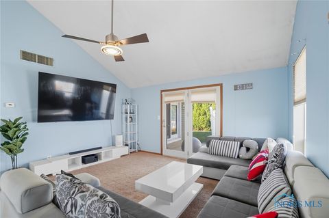 Tiny photo for 408 California Avenue, Findlay, OH 45840 (MLS # 6136032)