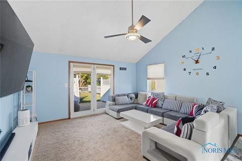 Tiny photo for 408 California Avenue, Findlay, OH 45840 (MLS # 6136032)