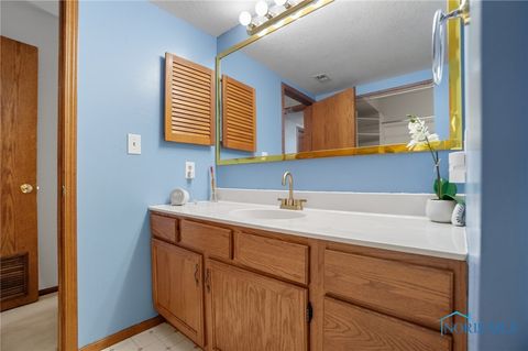 Tiny photo for 408 California Avenue, Findlay, OH 45840 (MLS # 6136032)