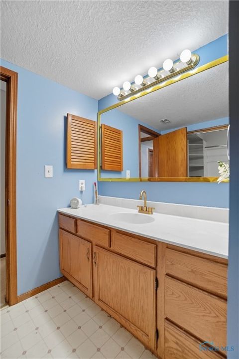 Tiny photo for 408 California Avenue, Findlay, OH 45840 (MLS # 6136032)