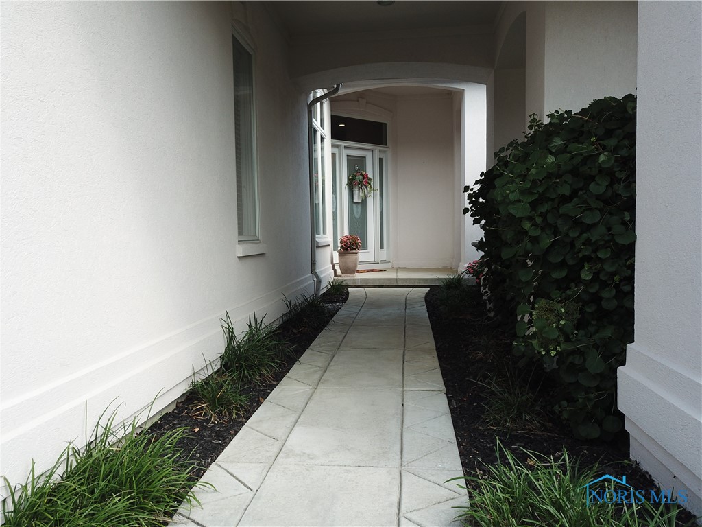 5666 Walnut Cove Drive