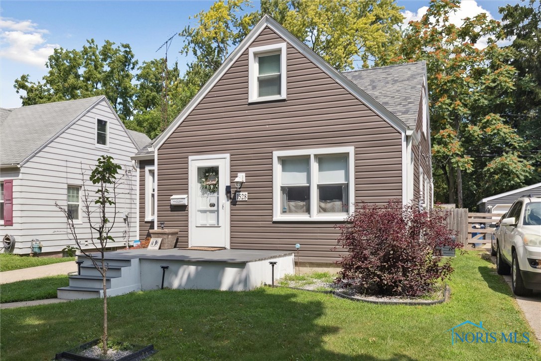 1528 Crestwood Road