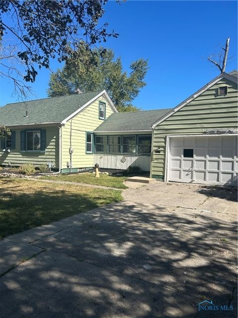 Tiny photo for 904 Askin Street, Maumee, OH 43537 (MLS # 6136657)