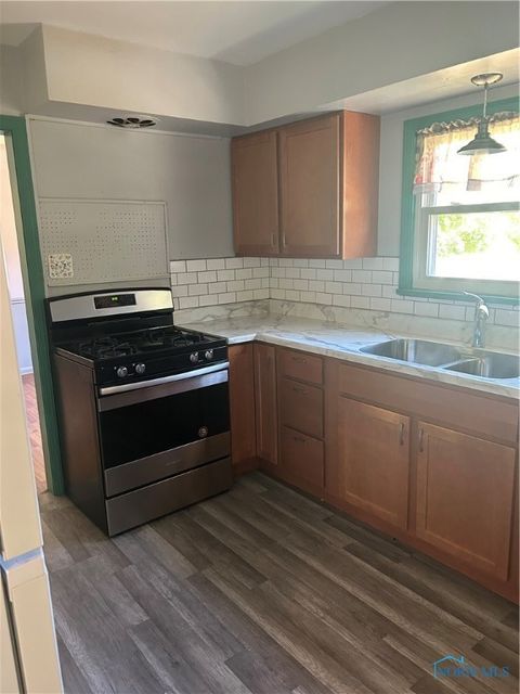 Tiny photo for 904 Askin Street, Maumee, OH 43537 (MLS # 6136657)