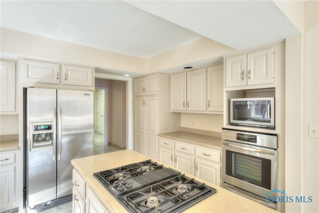9504 Sheffield Road, Perrysburg, Ohio image 6