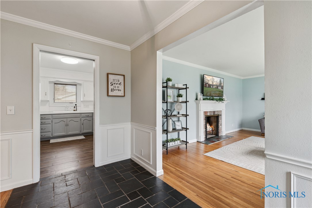 3704 Naples Drive, Toledo, Ohio image 7