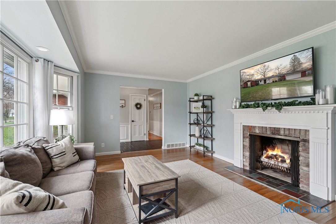 3704 Naples Drive, Toledo, Ohio image 6