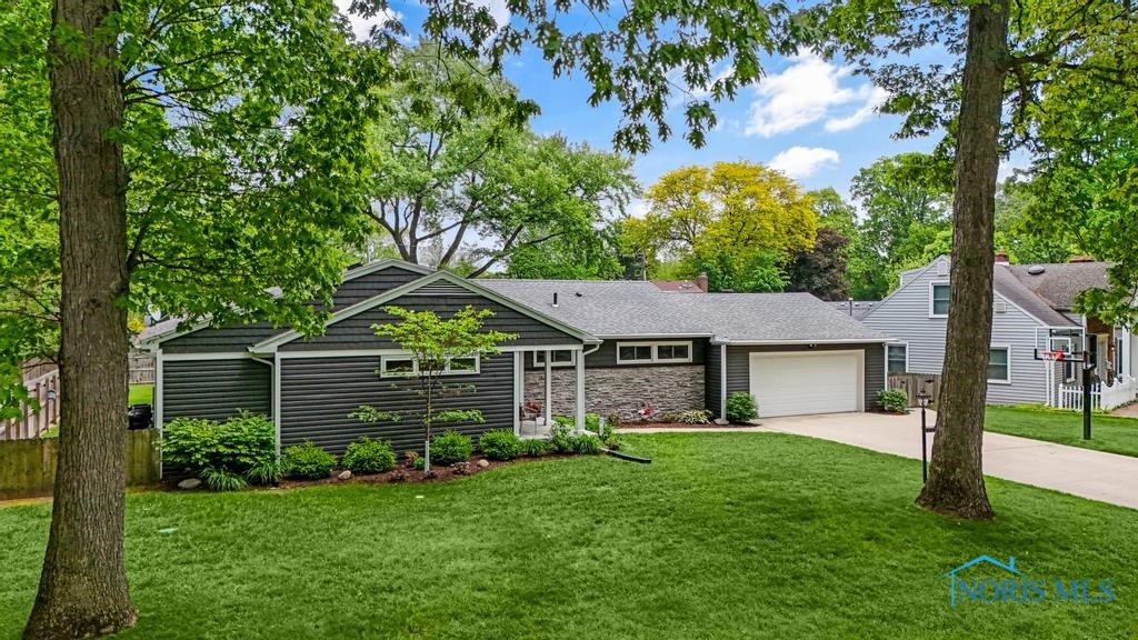 2714 W Rockridge Circle, Toledo, Ohio image 1