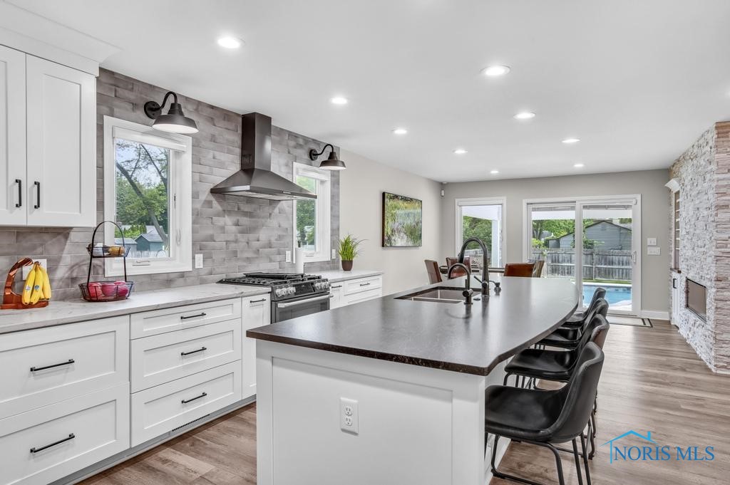 2714 W Rockridge Circle, Toledo, Ohio image 12