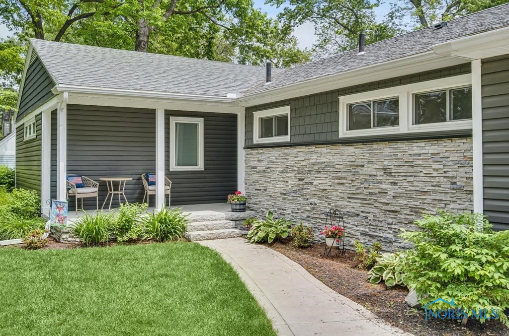 2714 W Rockridge Circle, Toledo, Ohio image 2
