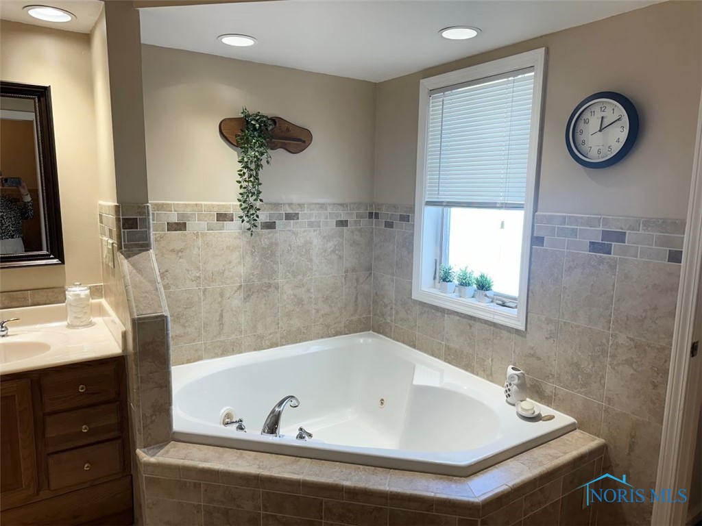 7300 County Road B, Delta, Ohio image 31