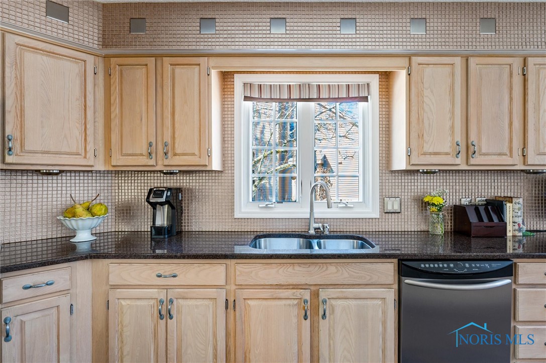 8667 Stone Oak Drive, Holland, Ohio image 16