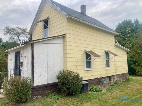 Tiny photo for 625 Bush Place, Fremont, OH 43420 (MLS # 6136191)