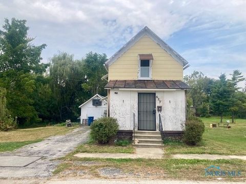 Photo of 625 Bush Place, Fremont, OH 43420 (MLS # 6136191)