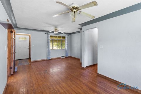 Tiny photo for 5434 Lewis Avenue, Toledo, OH 43612 (MLS # 6136602)