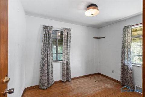 Tiny photo for 5434 Lewis Avenue, Toledo, OH 43612 (MLS # 6136602)